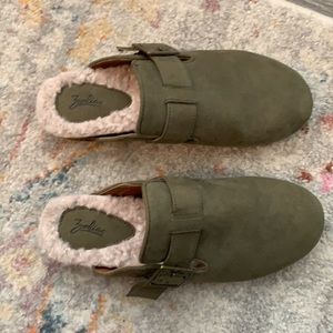Brand New Zodiac Sherpa lined clogs olive green suede size 7.5